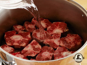 Preparação de caldo caseiro de carne