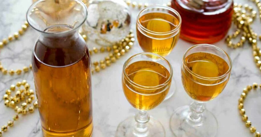 Aprenda a fazer um delicioso licor de mel
