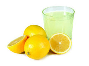 Sumo de limão para recuperar a voz
