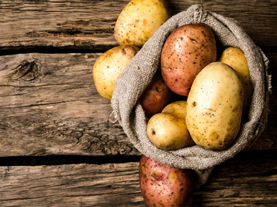 Aprenda que plantas são companheiras das batatas