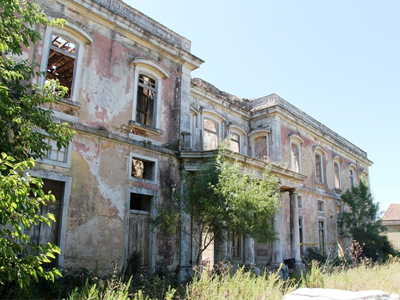 Conhece estes edifícios abandonados em Portugal?