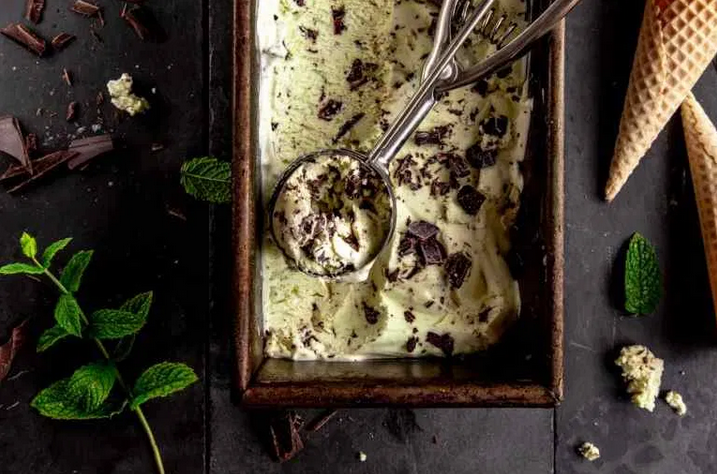 Já provou gelado natural feito com folhas de menta chocolate