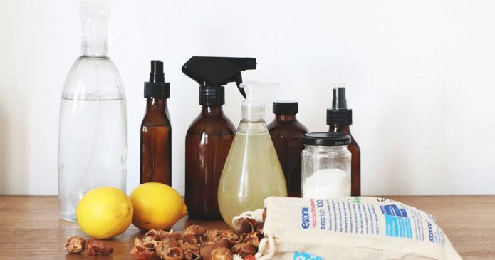 Receitas de produtos naturais para a limpeza da casa de banho