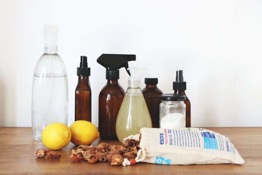 Receitas de produtos naturais para a limpeza da casa de banho