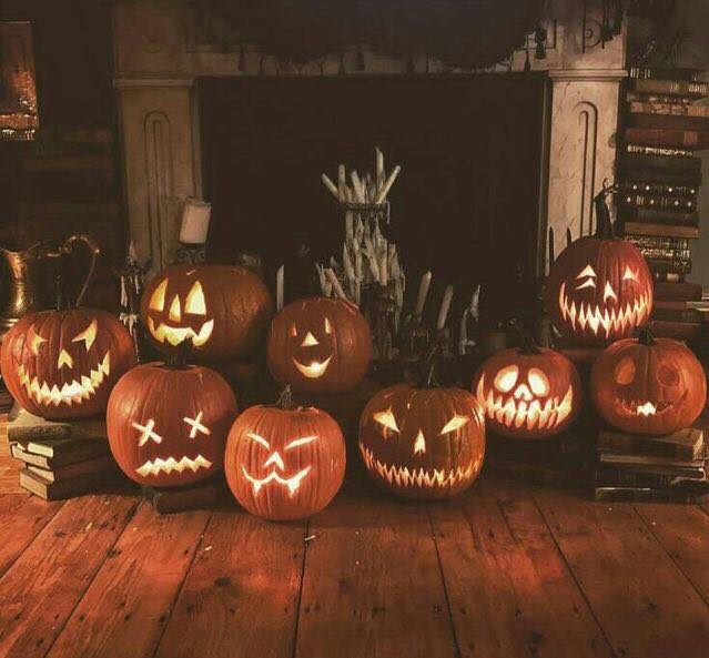 Tradição da Noite das Bruxas ou Halloween - venha o diabo e escolha!