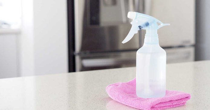 Spray natural para a limpeza do frigorífico