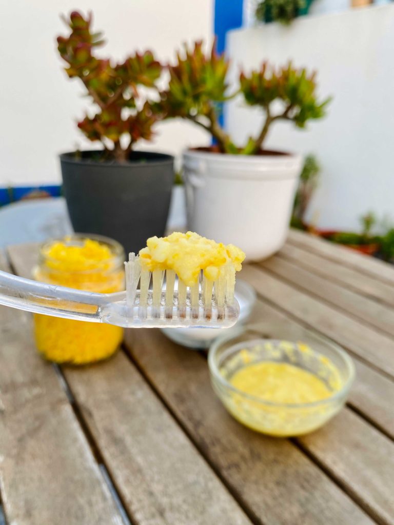 Aprenda a fazer uma pasta de limpeza com raspas de citrinos