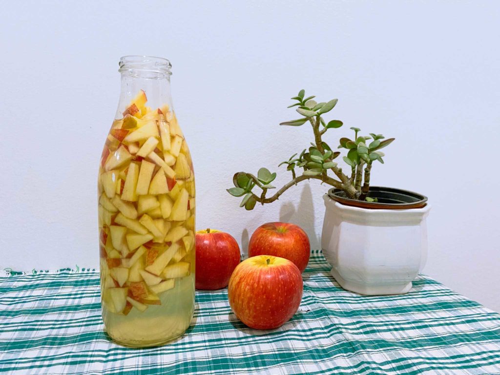 Aprenda a fazer vinagre de maçã saudável e natural