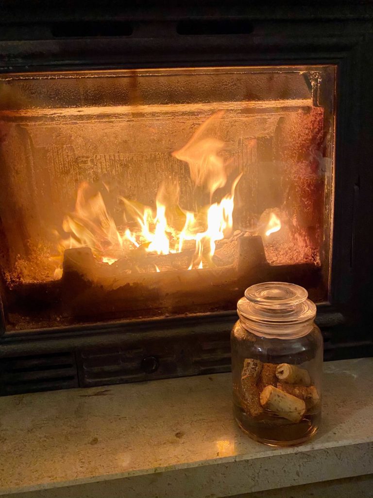 Com a chegada do Inverno e a maior utilização das lareiras / recuperadores de calor também chega a altura de comprar acendalhas!