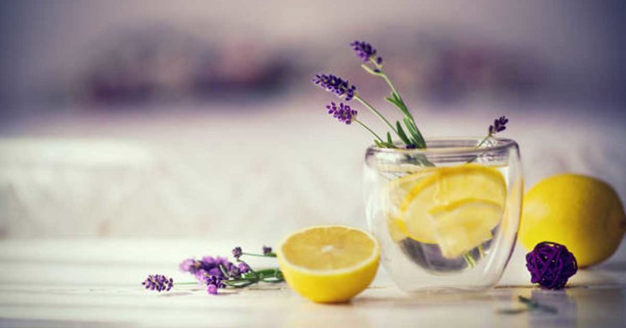 Banho de imersão detox com alfazema e limão